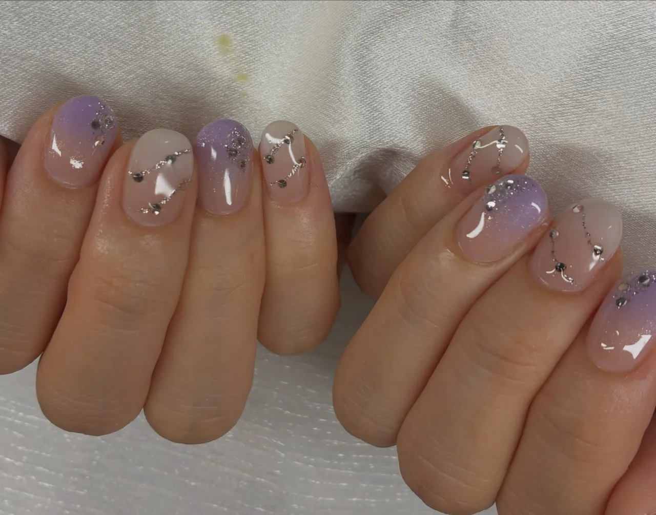 💜ラベンダー×ホワイトの大人かわいいネイル✨
