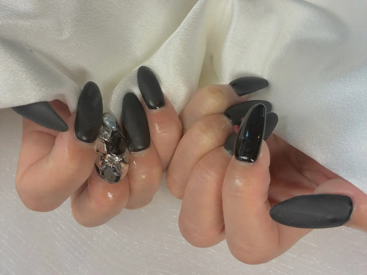 🖤ブラック×ビジューネイル✨